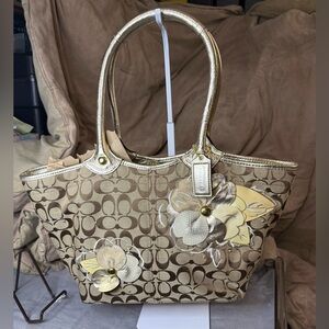 Coach Signature Bleeker purse/tote with Floral Applique (No. M1073-F16276)